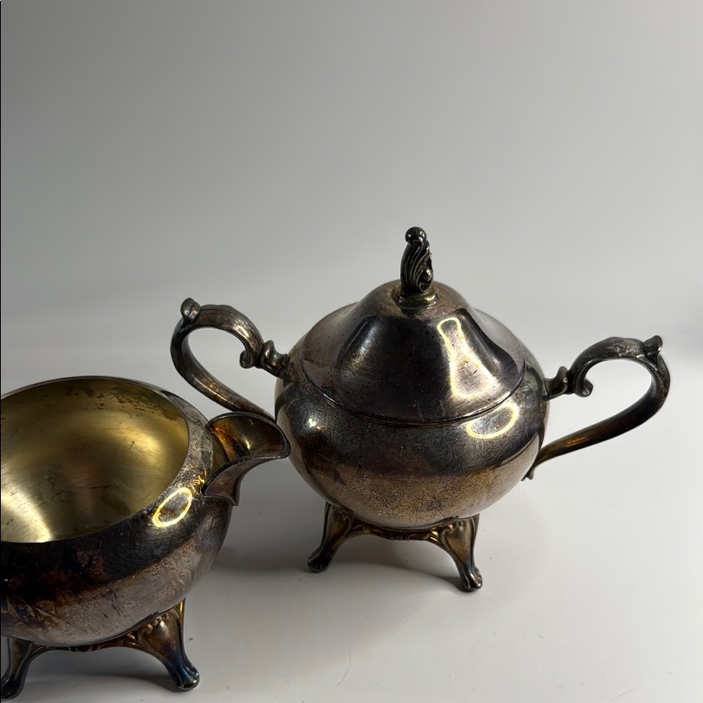 Vintage Sugar and Creamer set, I believe is Silver Plated - Picture 14 of 16